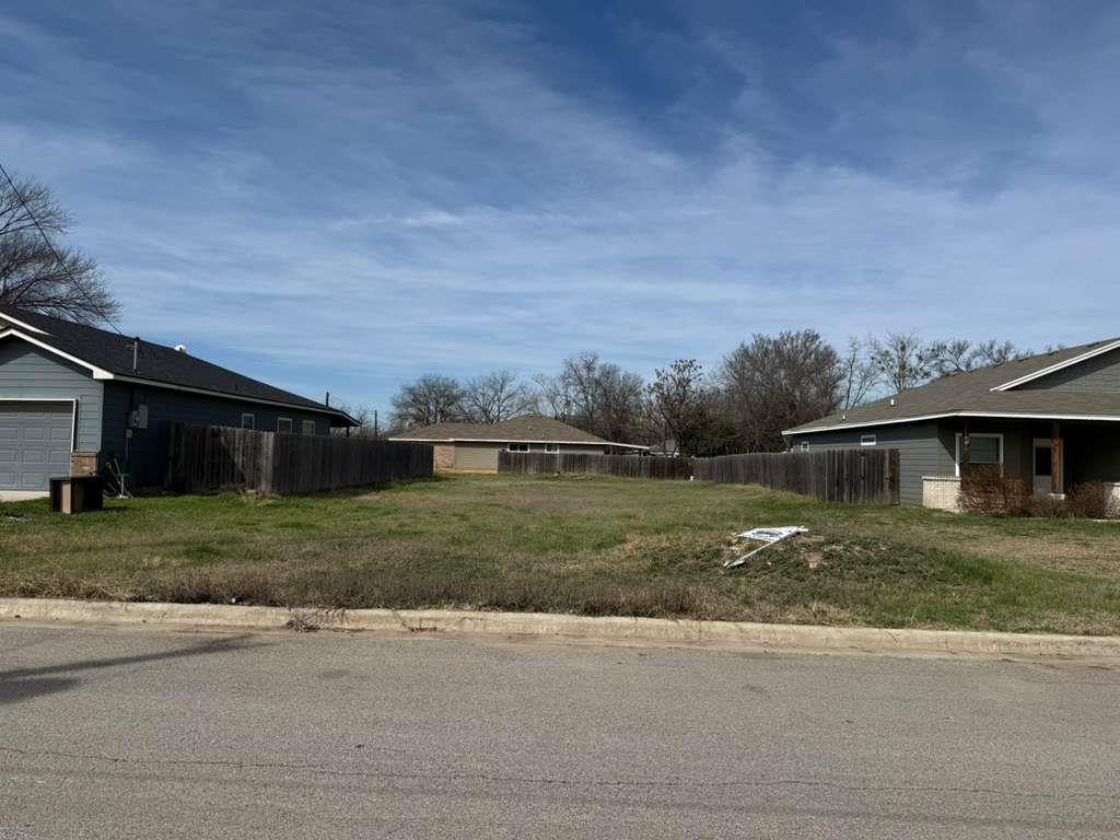 612 Briggs Street Lampasas TX 76550