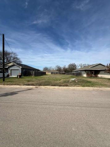 612 Briggs Street Lampasas TX 76550