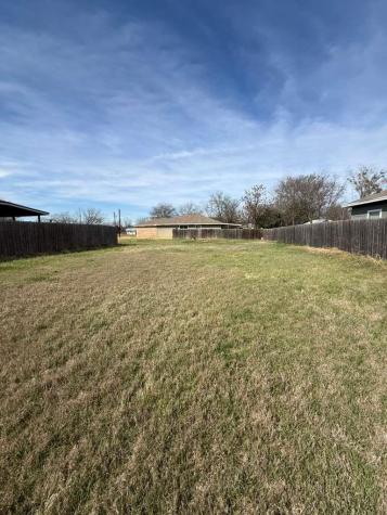 612 Briggs Street Lampasas TX 76550
