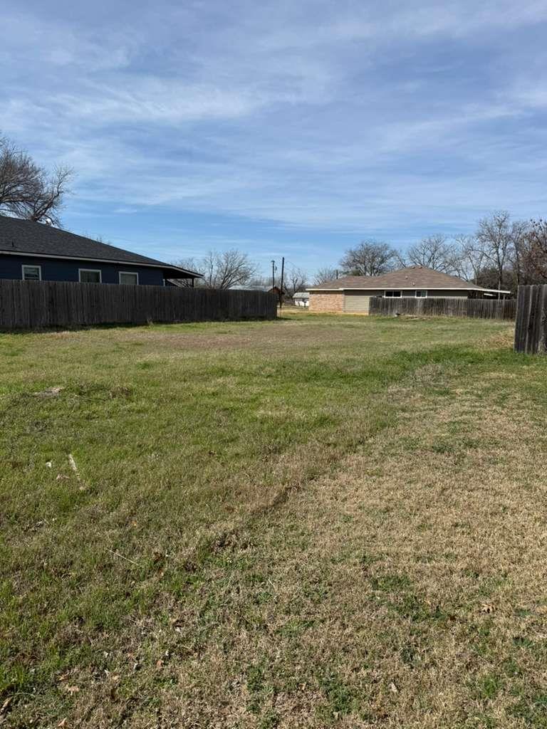 612 Briggs Street Lampasas TX 76550