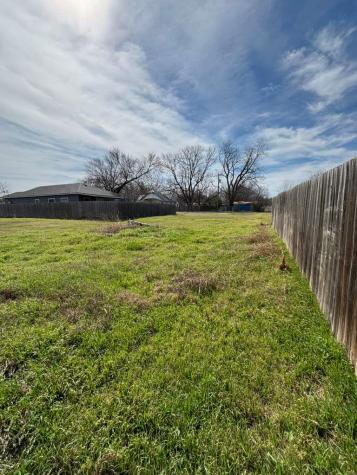 612 Briggs Street Lampasas TX 76550