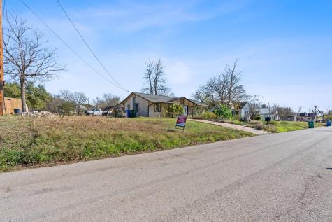 842 Kimbro Street Taylor TX 76574