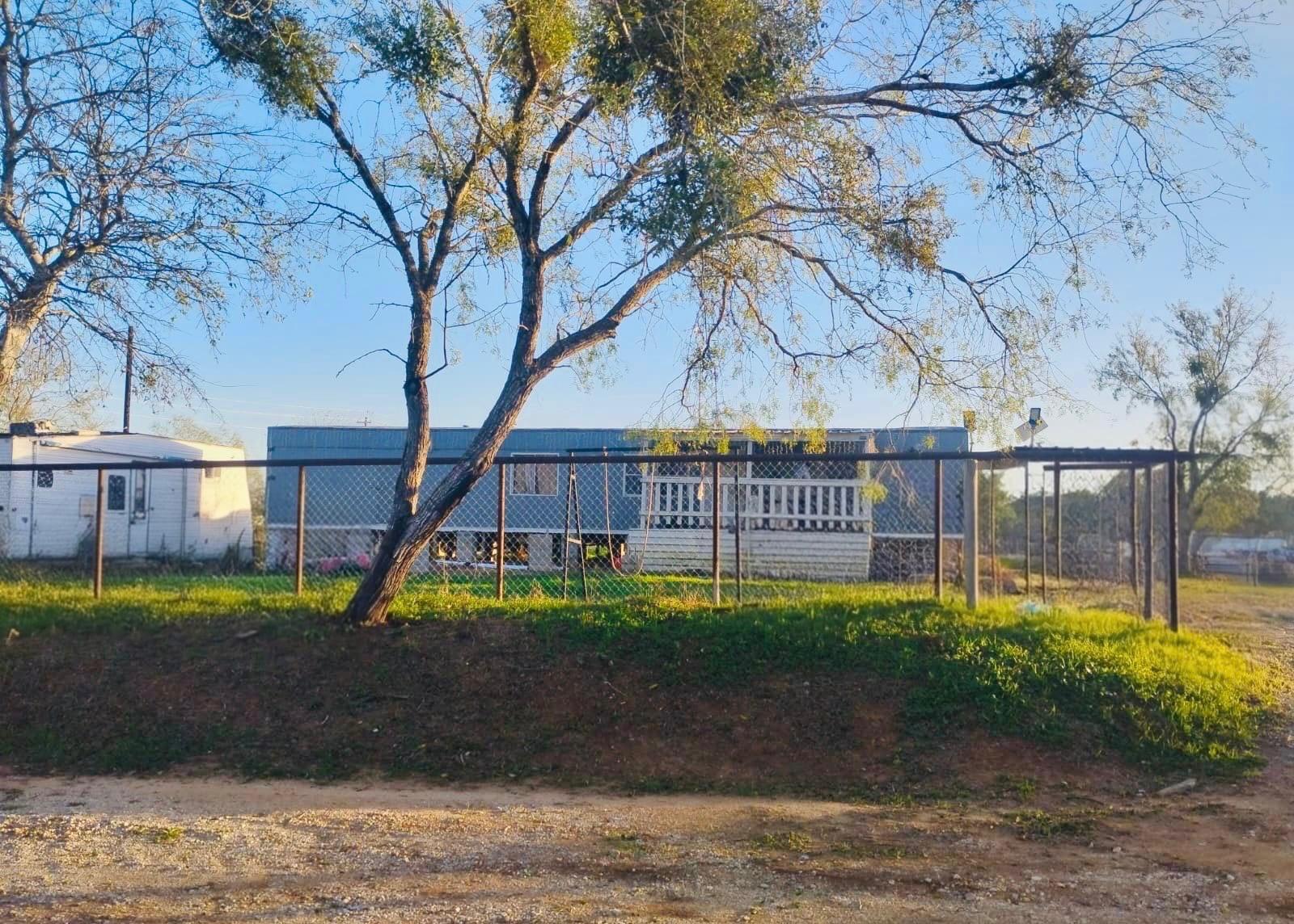 55 W County Road 159 Leesville TX 78122