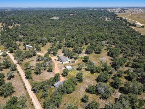 2125 Polly Lane La Vernia TX 78121