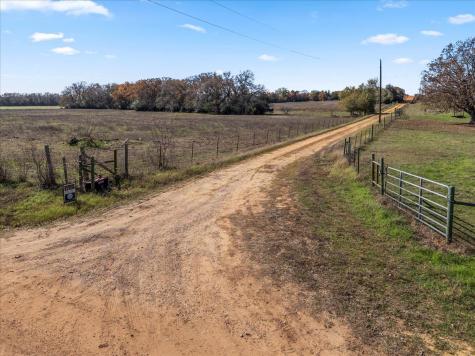 5040 County Road 320 Rockdale TX 76567