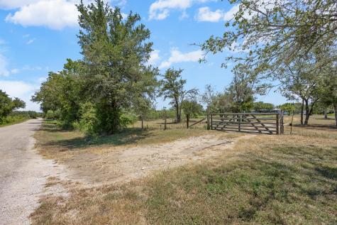 147 Community Center Road Rosanky TX 78953