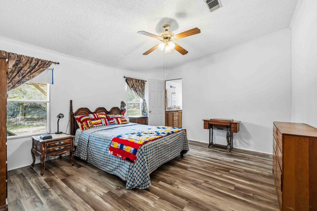 1820 Thousand Oaks Trail Liberty Hill TX 78642