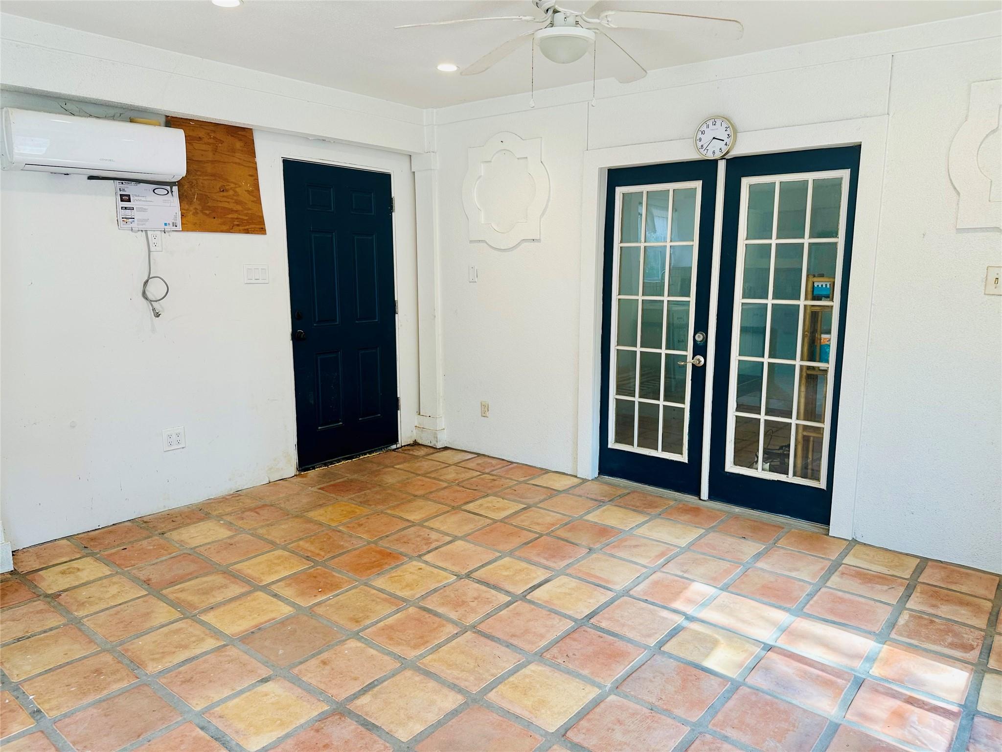 1053 Elm Crest Drive New Ulm TX 78950