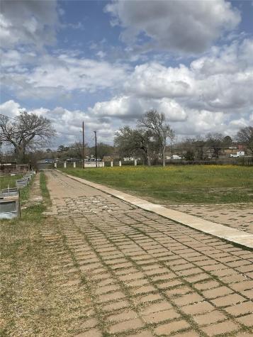 1225 W Highway 71 Highway W Smithville TX 78957