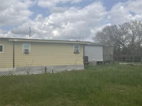1225 W Highway 71 Highway W Smithville TX 78957