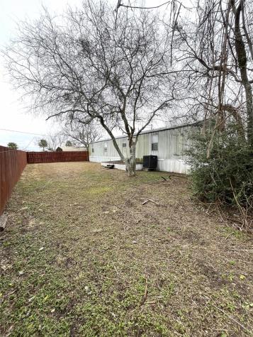 104 S Peach Street Seadrift TX 77983