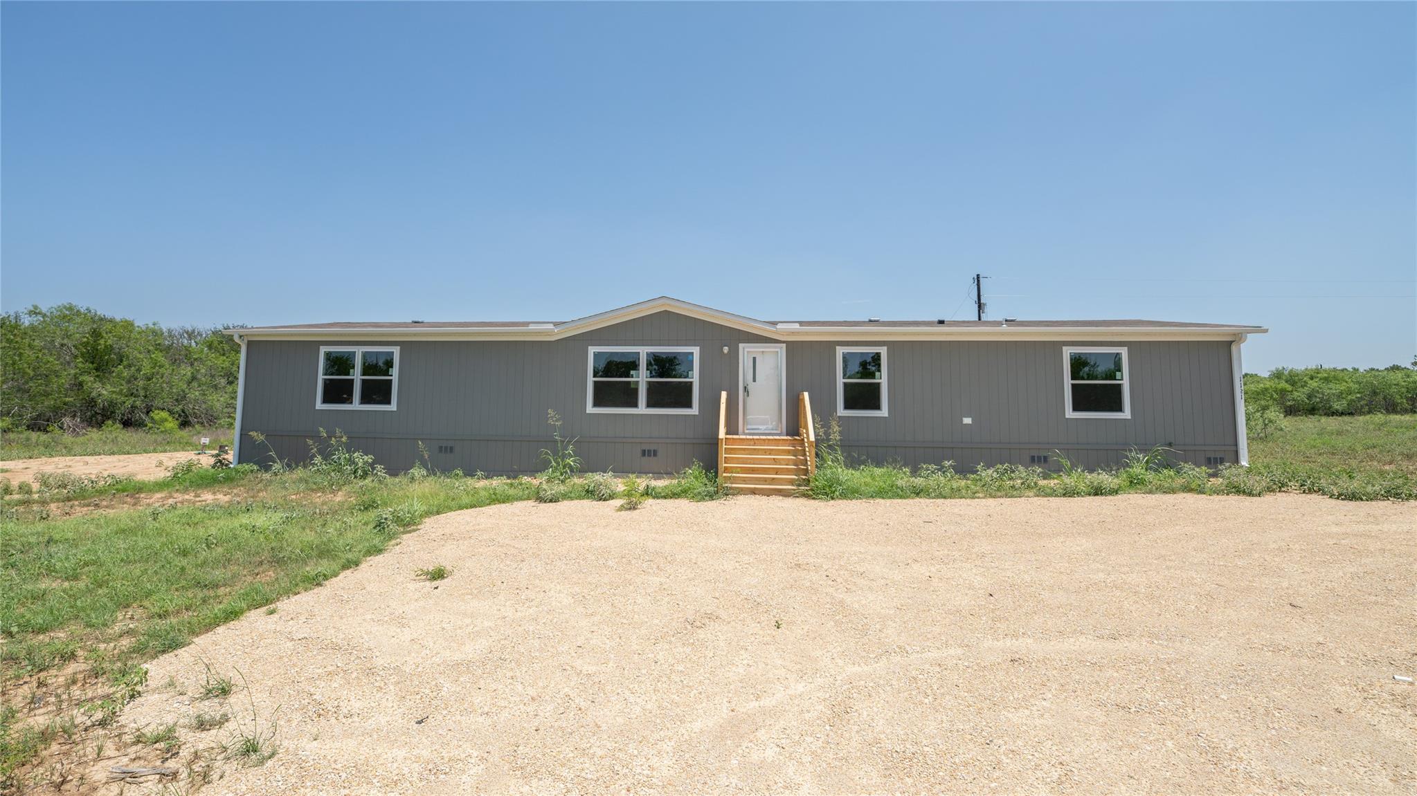 1121 Callihan Road Luling TX 78648