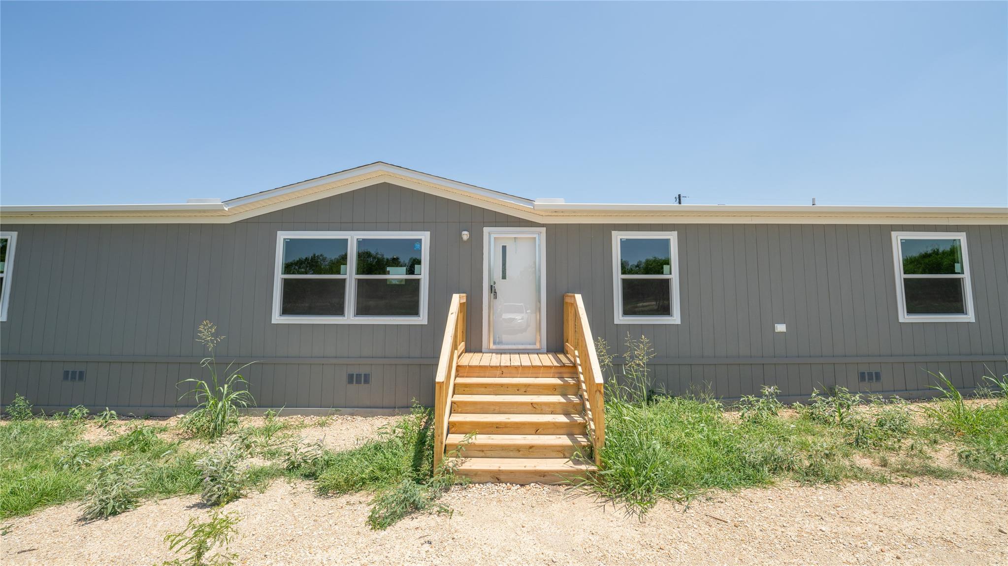 1121 Callihan Road Luling TX 78648