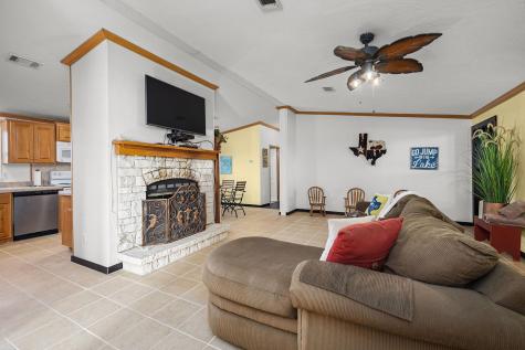 1761 Lcr 822 Groesbeck TX 76642