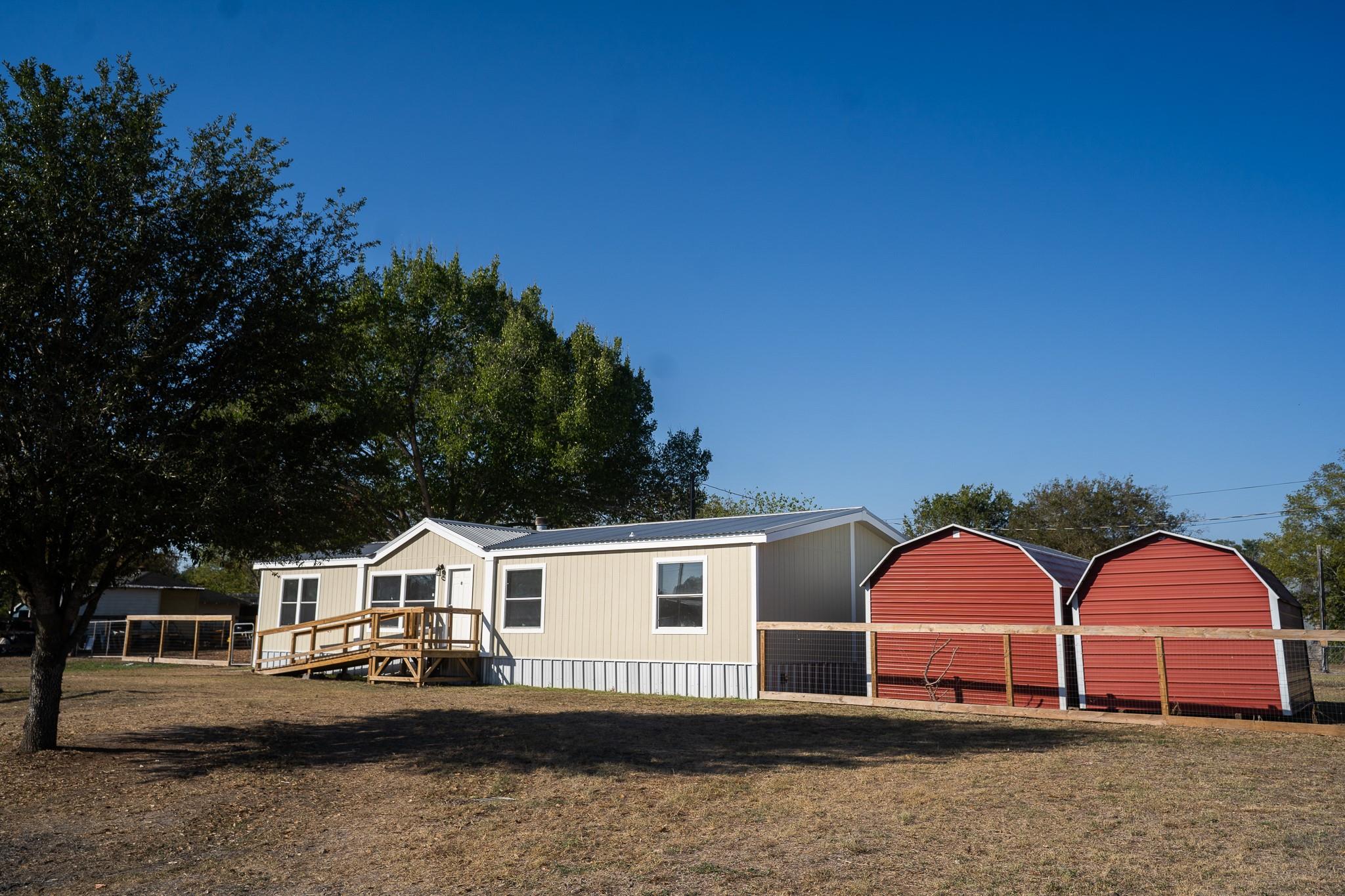 404 S Mill Street Flatonia TX 78941