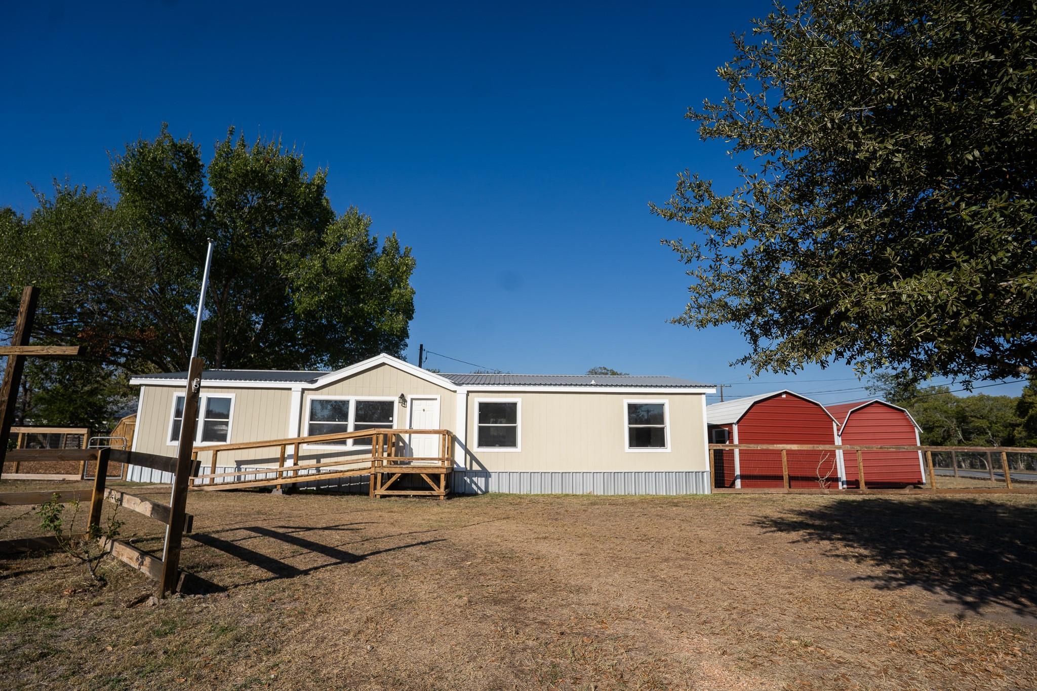 404 S Mill Street Flatonia TX 78941