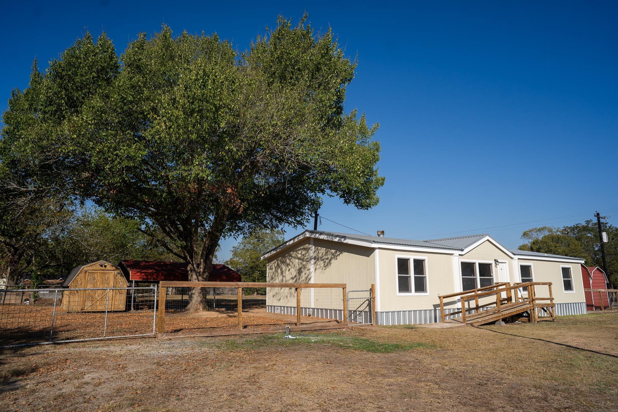 404 S Mill Street Flatonia TX 78941