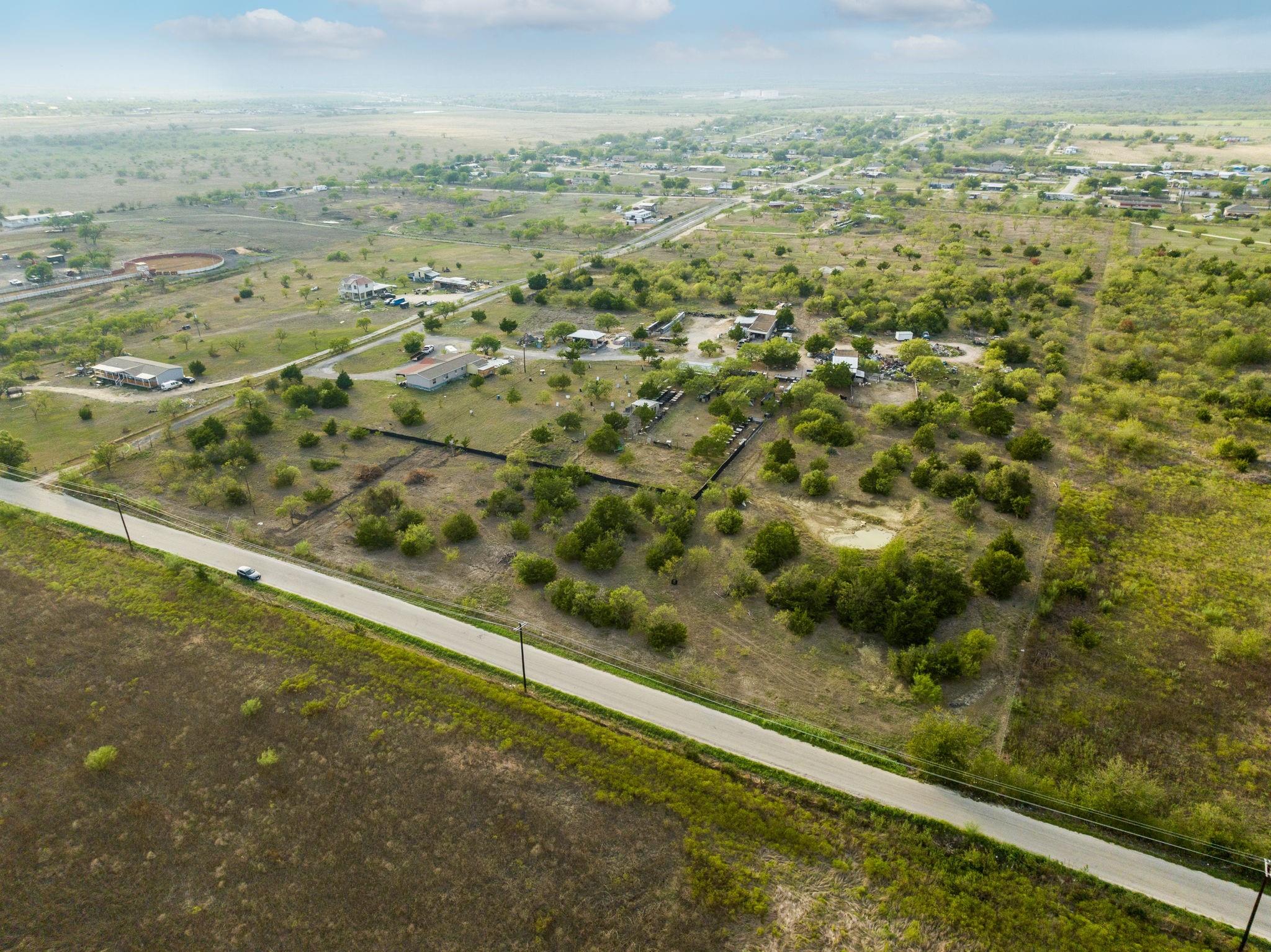 835 Tomahawk Trail Dale TX 78616