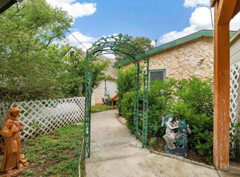 1019 Lake Shore Drive Spicewood TX 78669