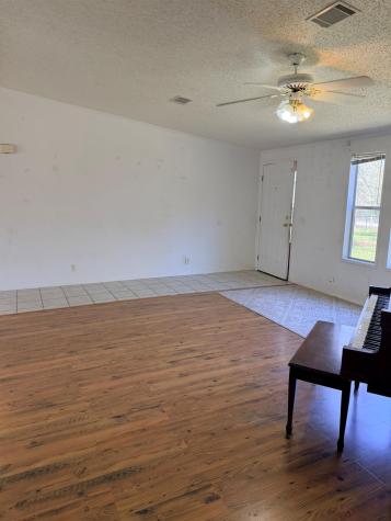 185 Peace Pipe Smithville TX 78957