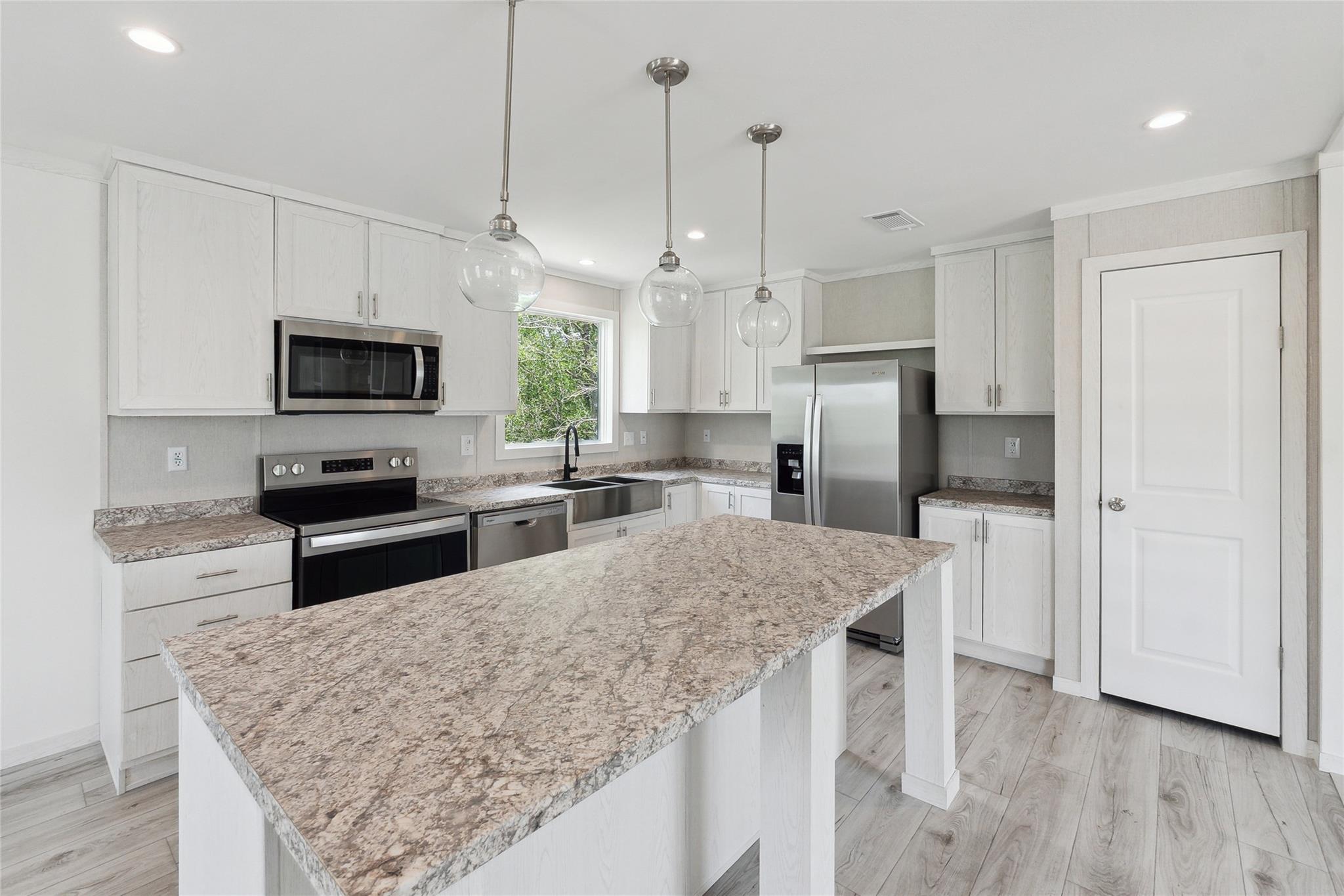 855 Roosevelt Road Luling TX 78648
