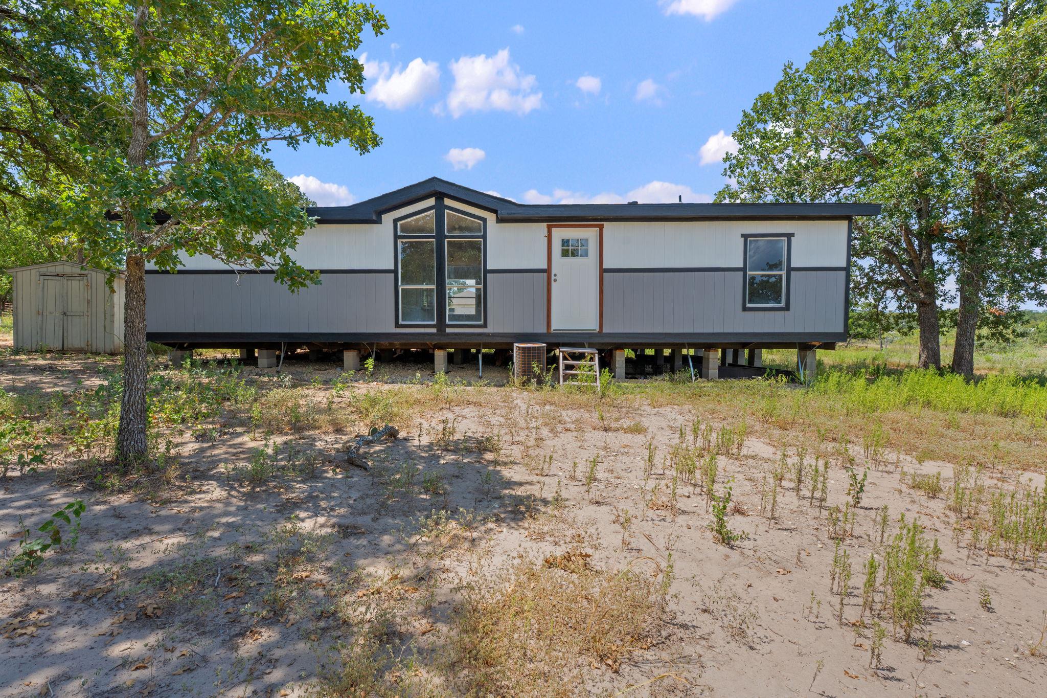 1385 Pettytown Road Dale TX 78616