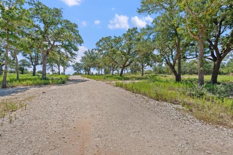 1385 Pettytown Road Dale TX 78616