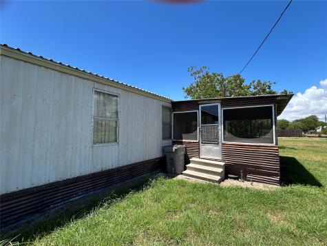 204 N 4th Street Seadrift TX 77983