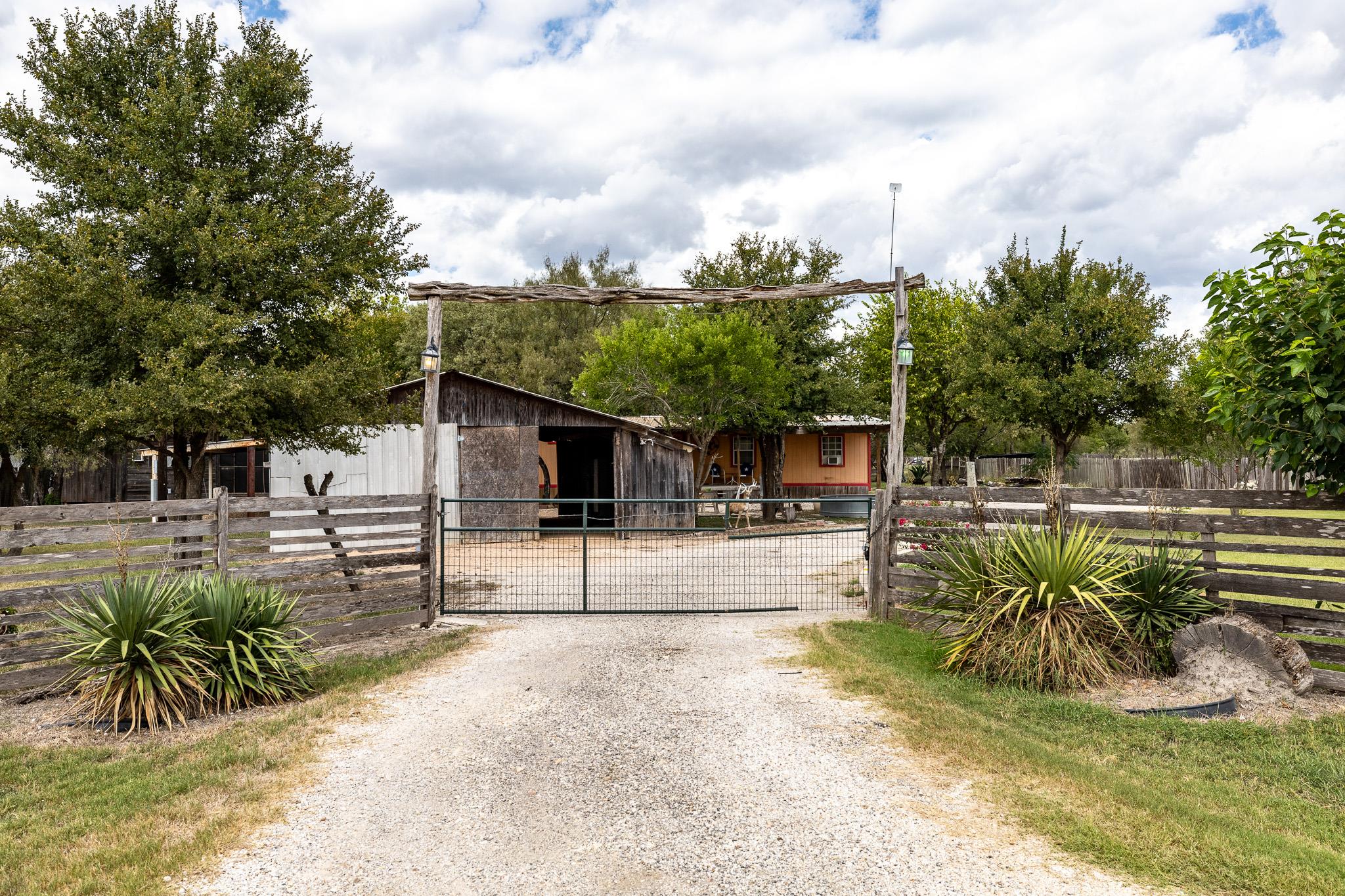 310 Union Hill Road Luling TX 78648