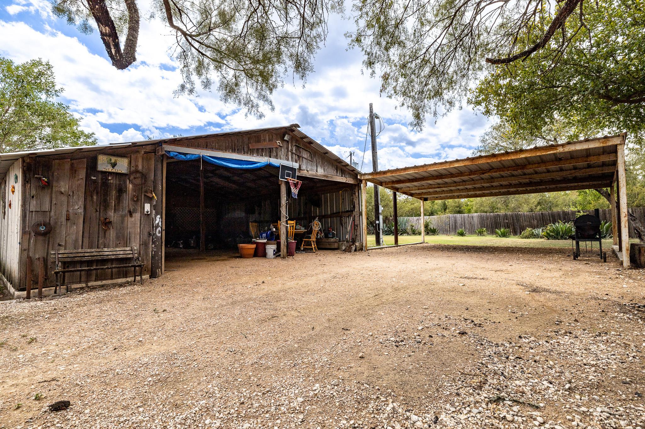 310 Union Hill Road Luling TX 78648