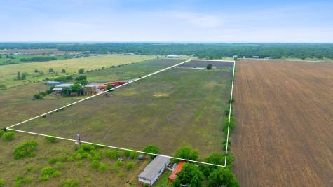 9338 E San Marcos Highway Fentress TX 78622