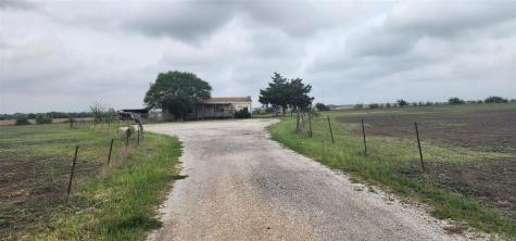 9338 E San Marcos Highway Fentress TX 78622