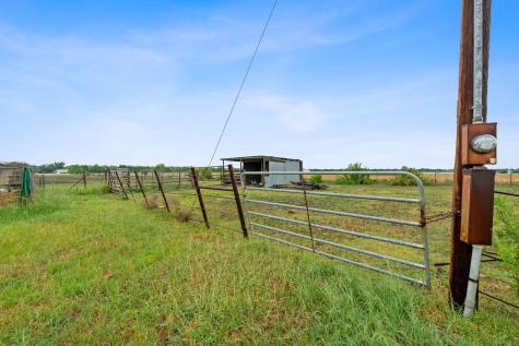 9338 E San Marcos Highway Fentress TX 78622