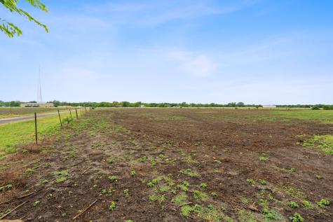 9338 E San Marcos Highway Fentress TX 78622