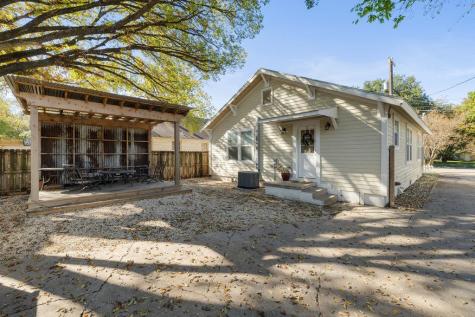 1223, 1223 1/2 & 1225 S Austin Avenue S Georgetown TX 78626