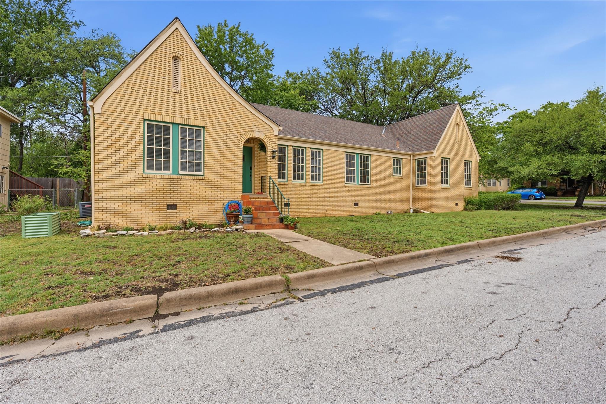 609 Carolyn Avenue Austin TX 78705