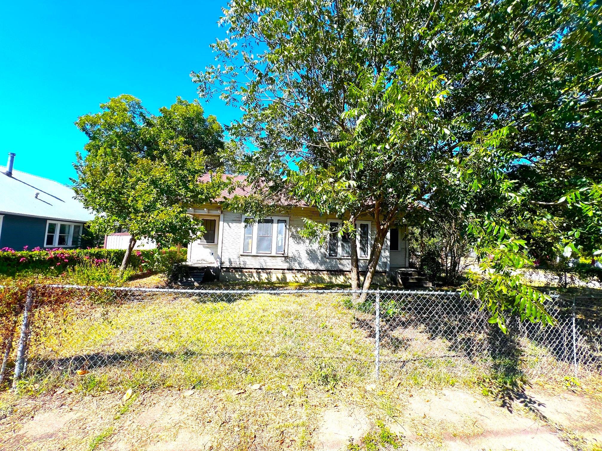 525 Washburn Street Taylor TX 76574