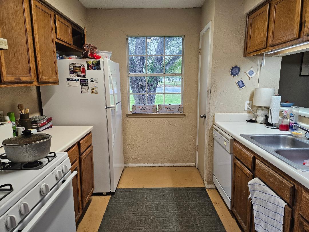 817 Lexington Road Elgin TX 78621