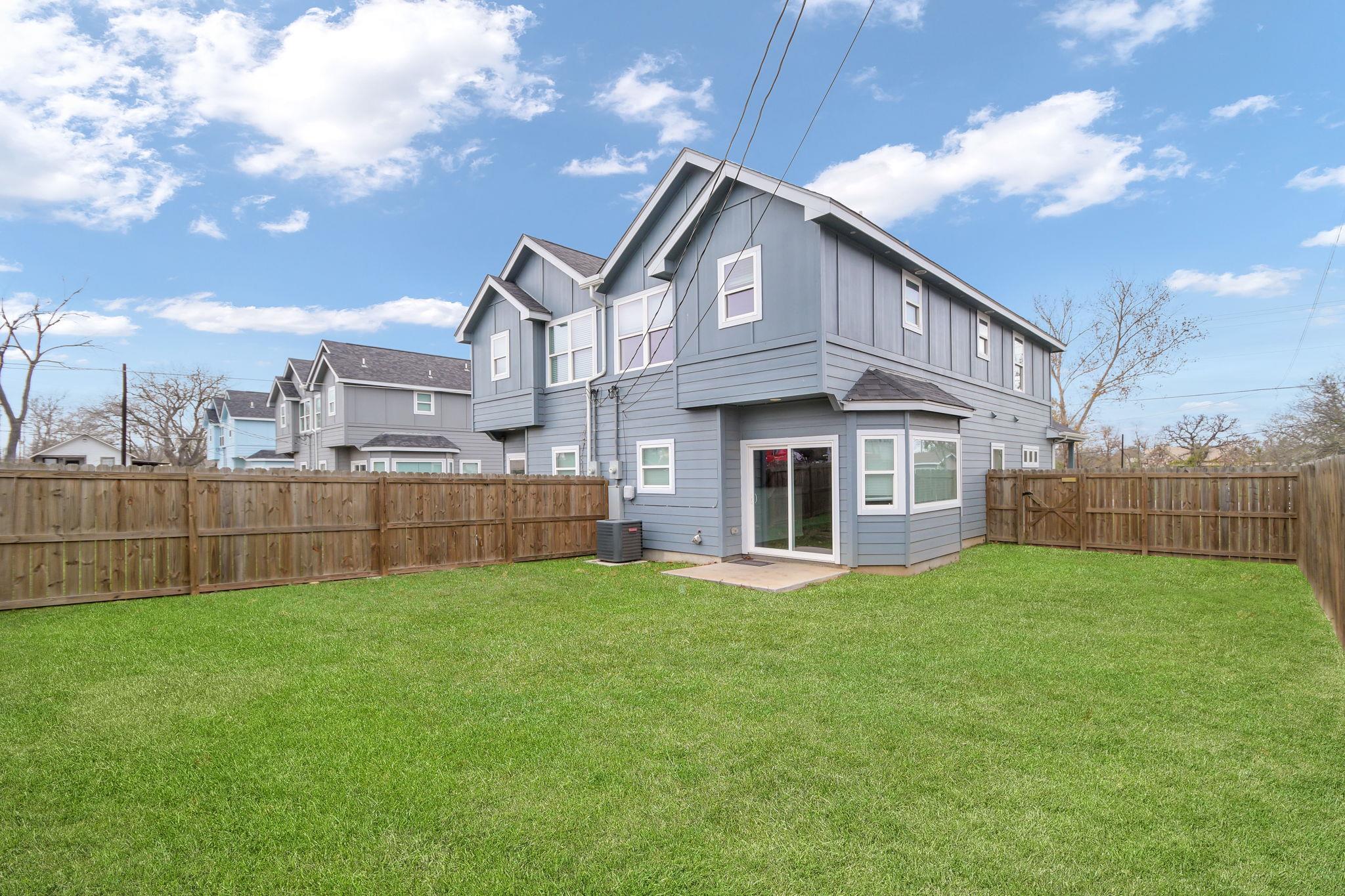 1008 E Fannin Street Luling TX 78648