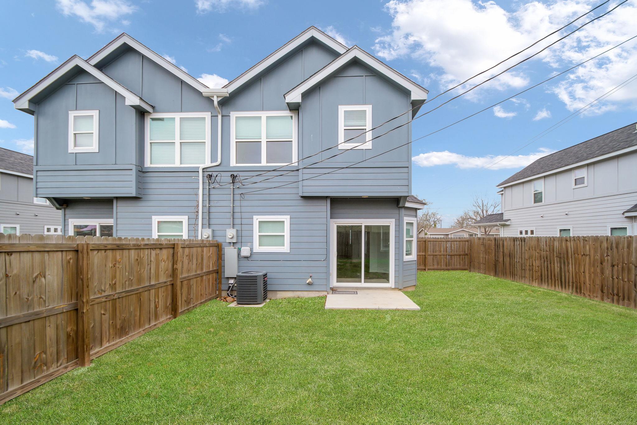1008 E Fannin Street Luling TX 78648