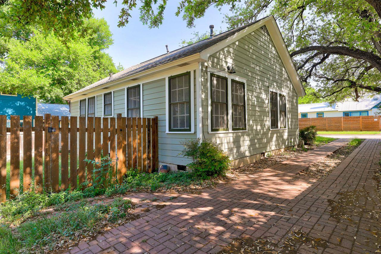809 E 44th Street Austin TX 78751