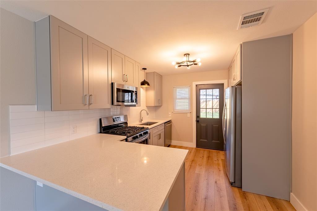 4306 Shallowbrook Trail Austin TX 78744