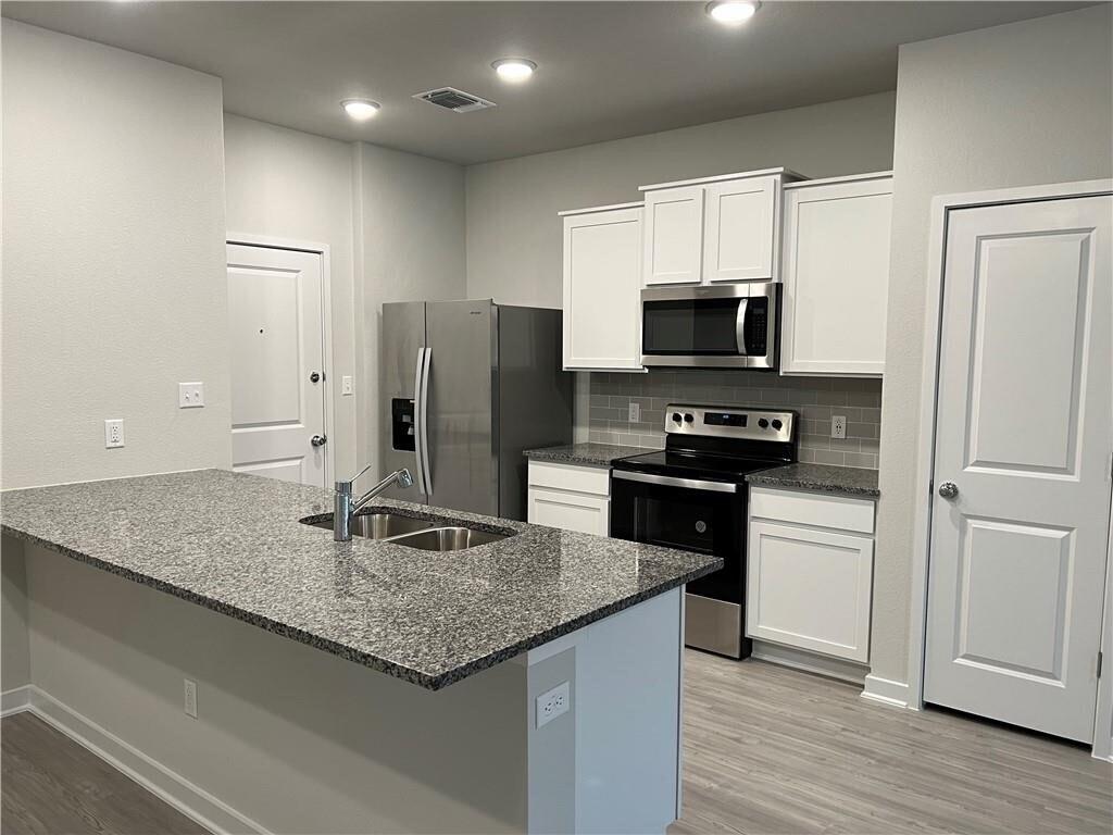 605 W South St Street Leander TX 78641