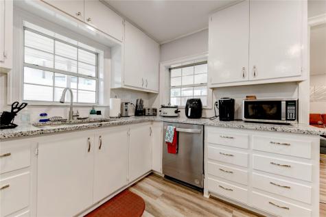 1303 Newfield Lane Austin TX 78703