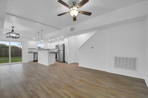 1004 E Fannin Street Luling TX 78648