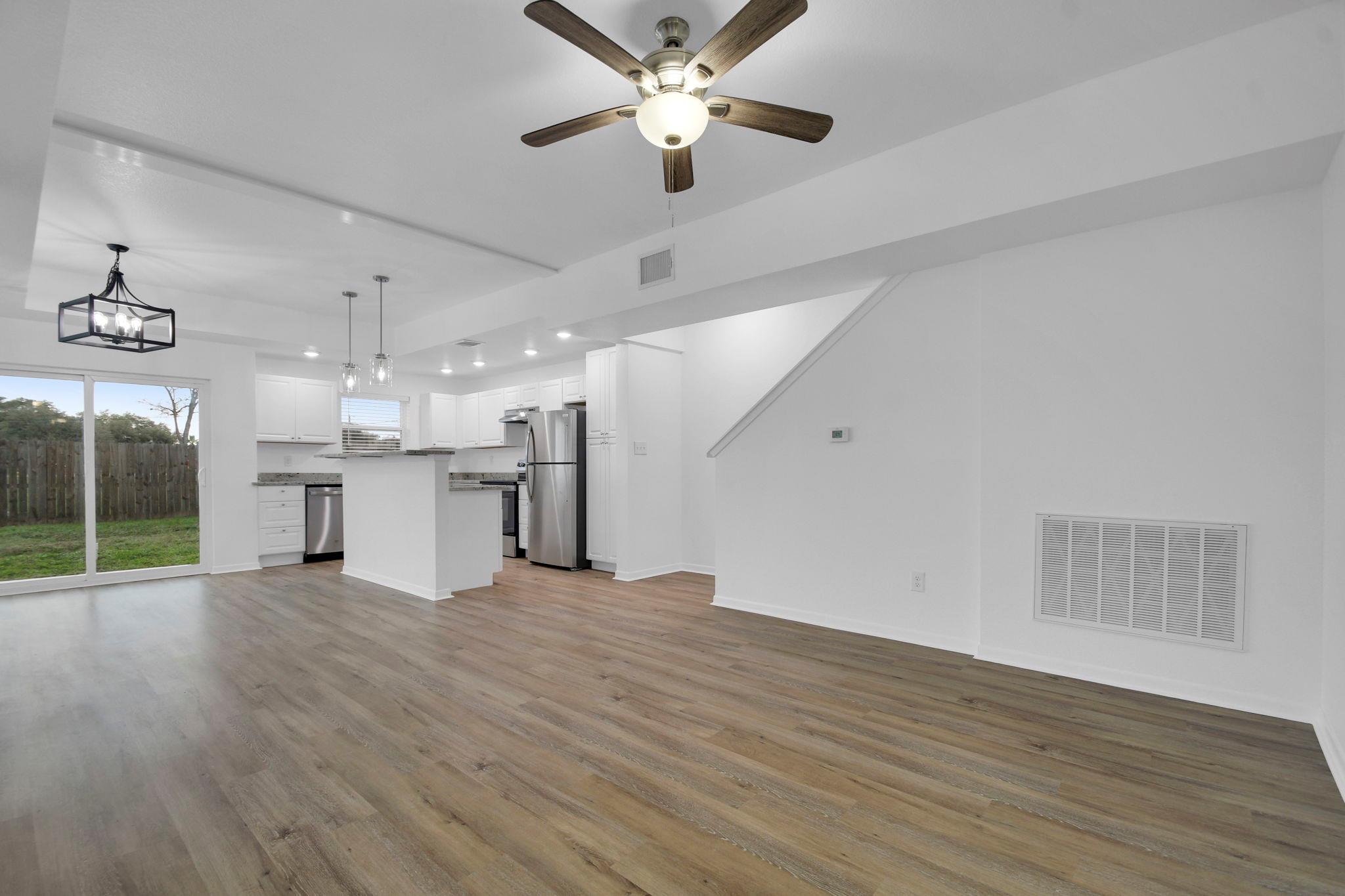 1004 E Fannin Street Luling TX 78648