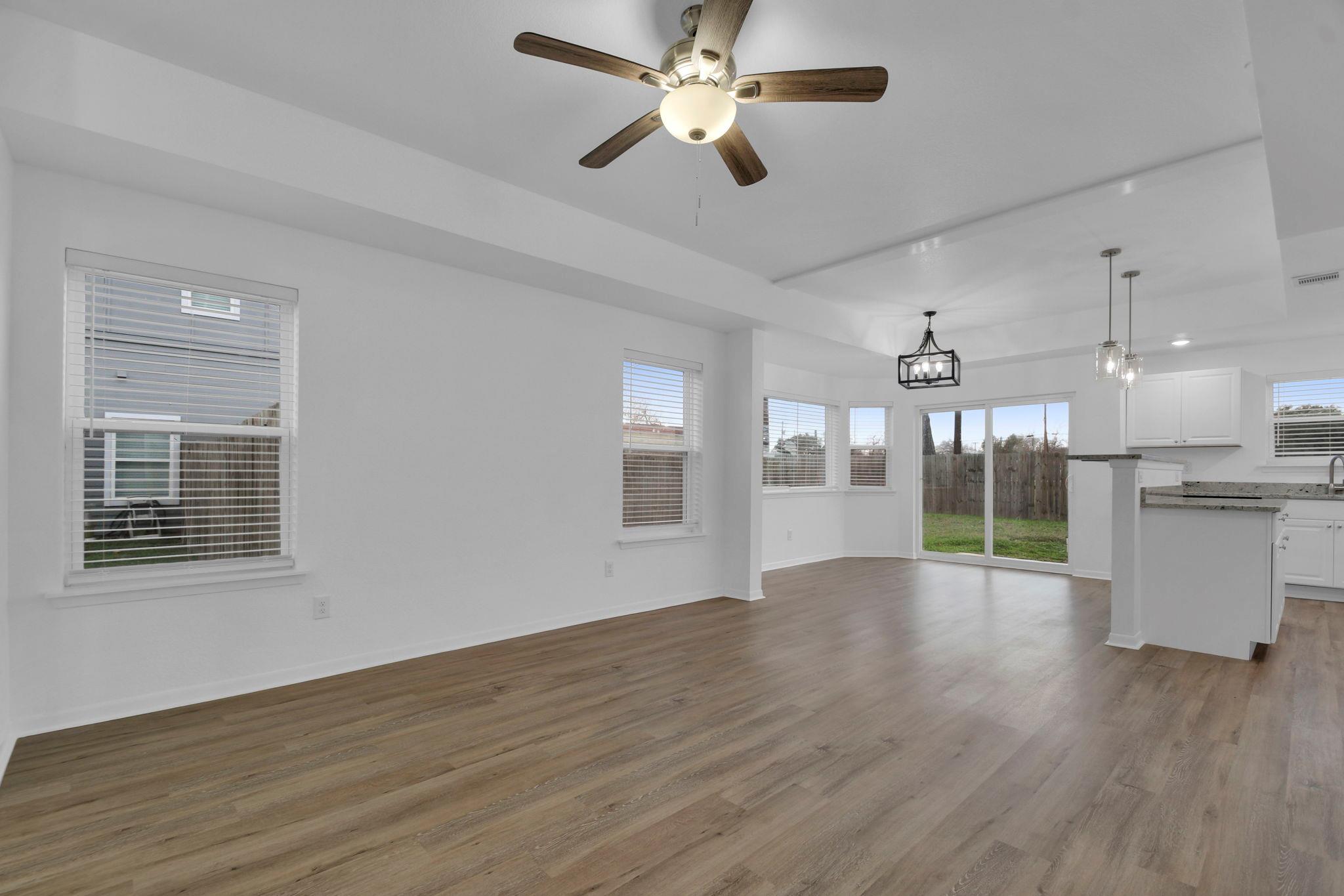 1004 E Fannin Street Luling TX 78648