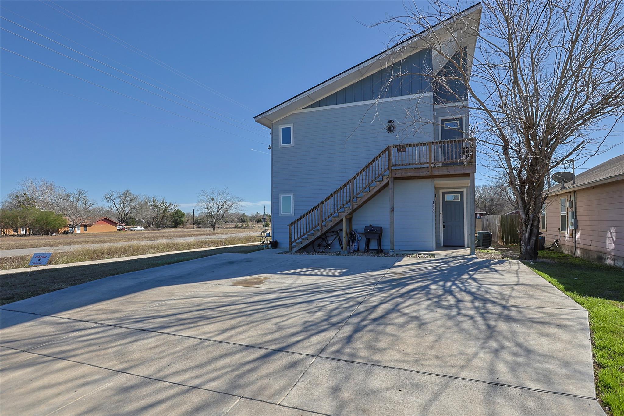 1300 Hausman Lockhart TX 78644