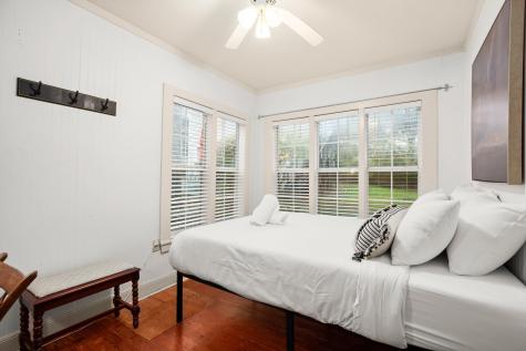 1406 Summit Street Austin TX 78741