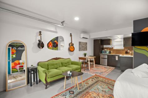 1406 Summit Street Austin TX 78741